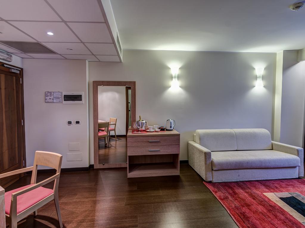 Hotel Capital Rovigo Extérieur photo